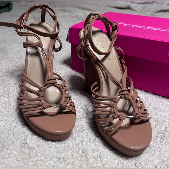 Shoe Dazzle strappy high heel sandals size 7 1/2 tan - Picture 1 of 6